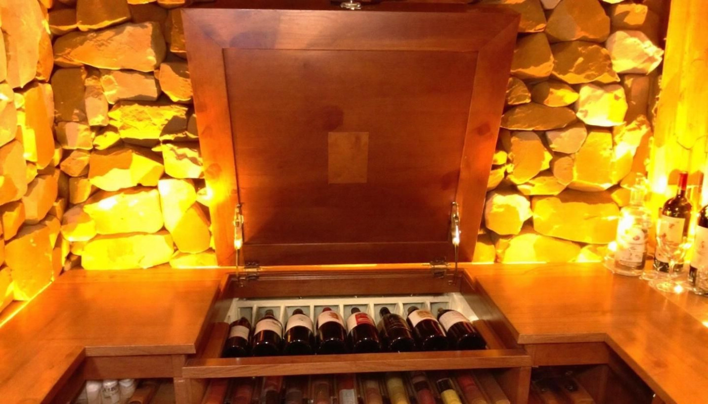 Comment les trappes personnalisées transforment-elles votre espace de vin ?